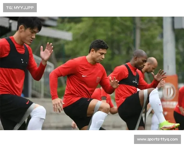 成都蓉城陷进球荒，双线作战暴露阵容深度问题